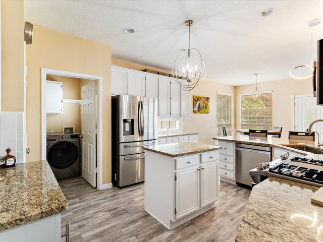 615 E Lynn Creek Drive, Arlington, TX 76002