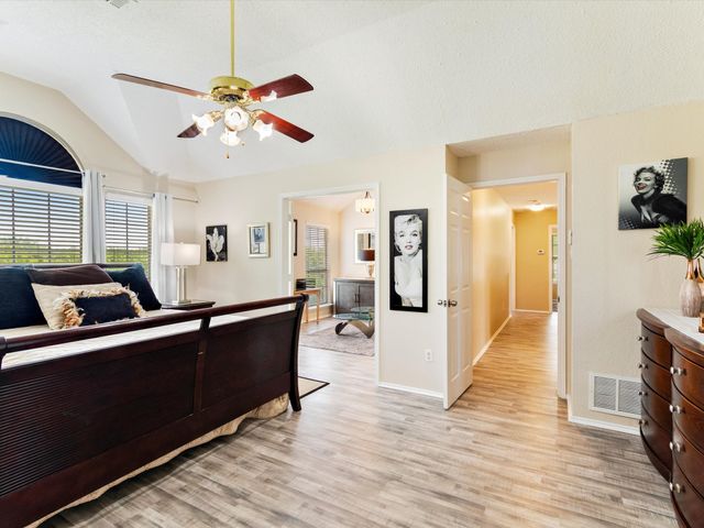 615 E Lynn Creek Drive, Arlington, TX 76002
