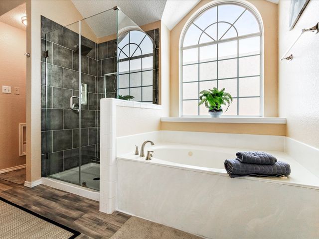 615 E Lynn Creek Drive, Arlington, TX 76002