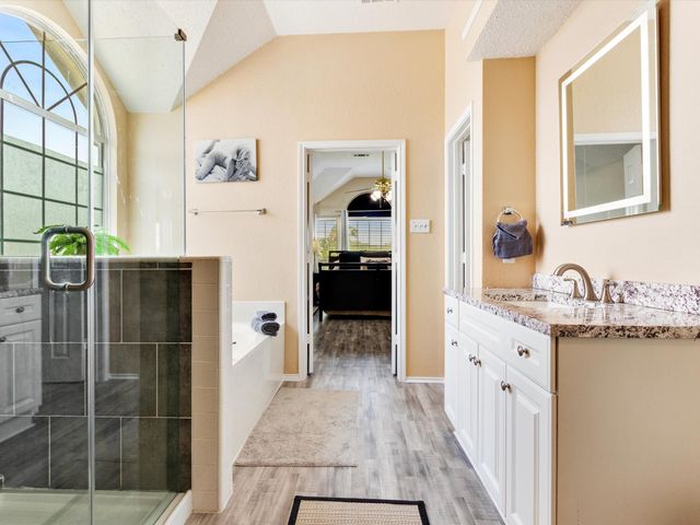 615 E Lynn Creek Drive, Arlington, TX 76002