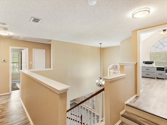 615 E Lynn Creek Drive, Arlington, TX 76002