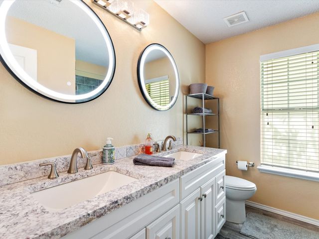 615 E Lynn Creek Drive, Arlington, TX 76002