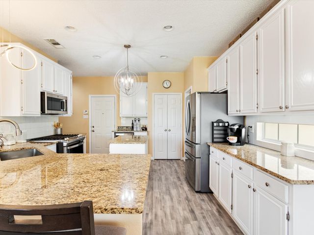 615 E Lynn Creek Drive, Arlington, TX 76002