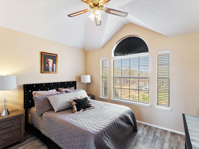 615 E Lynn Creek Drive, Arlington, TX 76002