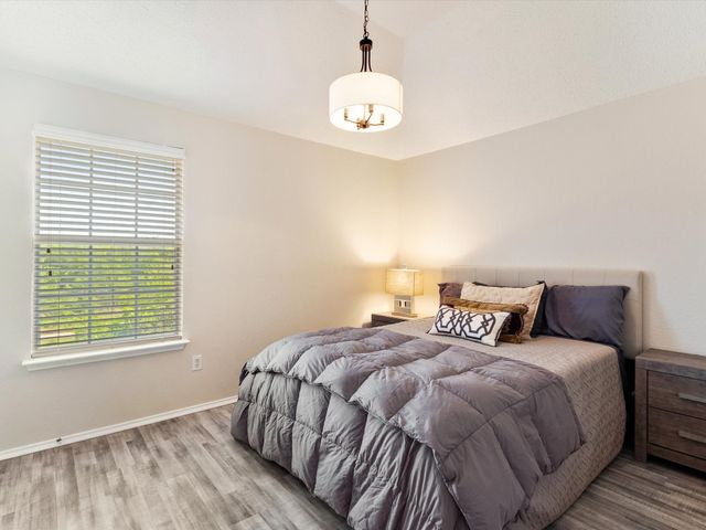 615 E Lynn Creek Drive, Arlington, TX 76002