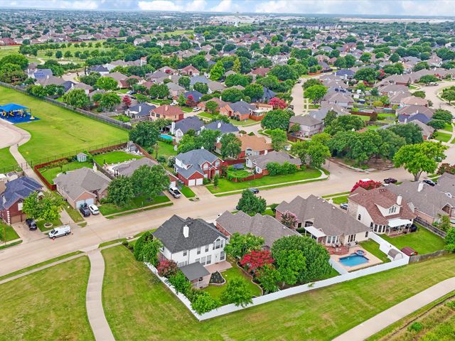 615 E Lynn Creek Drive, Arlington, TX 76002