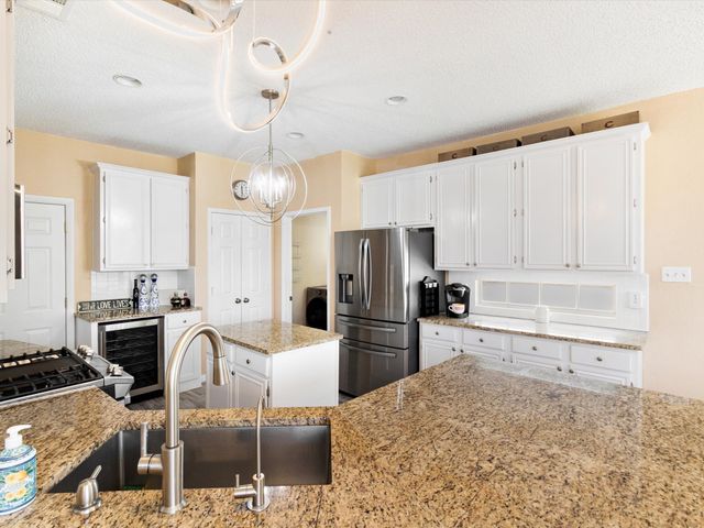 615 E Lynn Creek Drive, Arlington, TX 76002