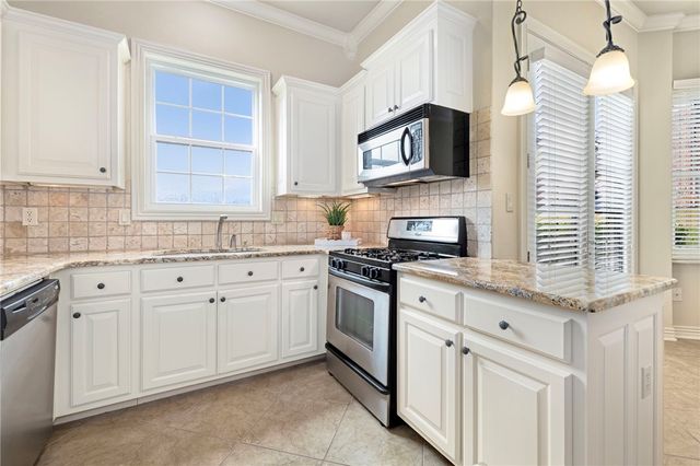 2620 S Everest Avenue, Rogers, AR 72758