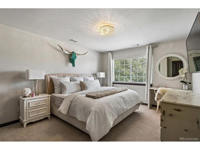 10074 Charissglen Ln, Highlands Ranch, CO 80126