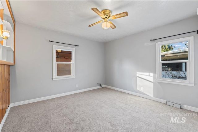 215 S Locust St, Nampa, ID 83686