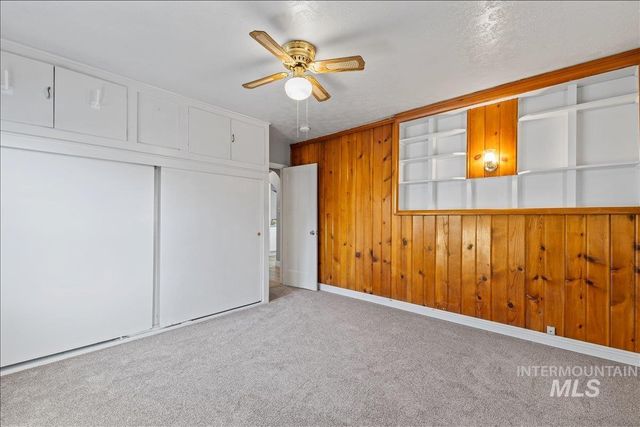 215 S Locust St, Nampa, ID 83686