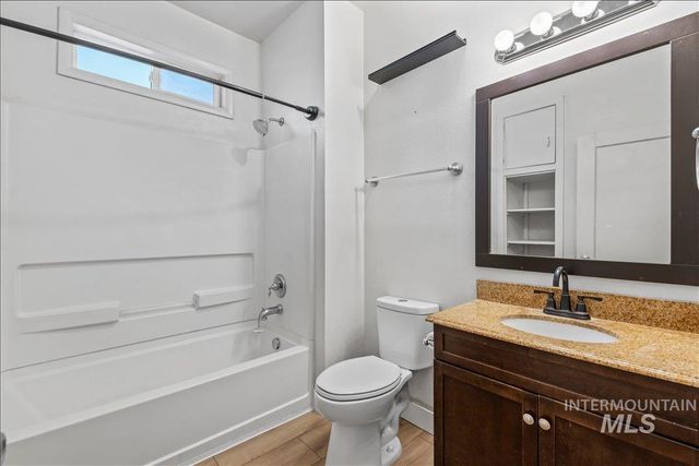 215 S Locust St, Nampa, ID 83686