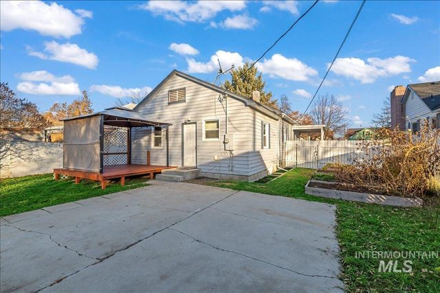 215 S Locust St, Nampa, ID 83686