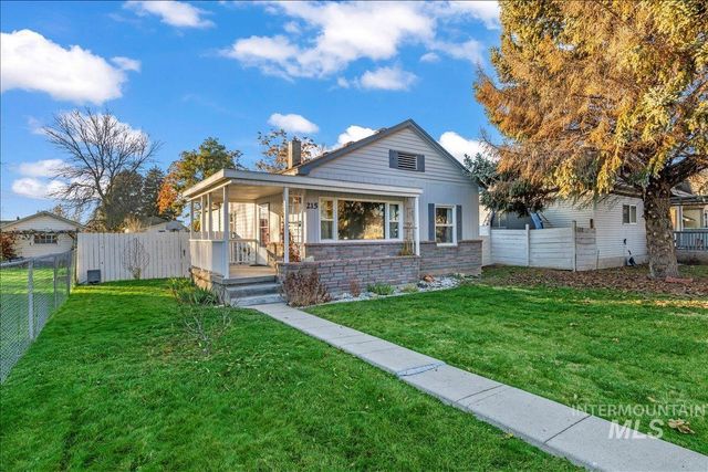 215 S Locust St, Nampa, ID 83686