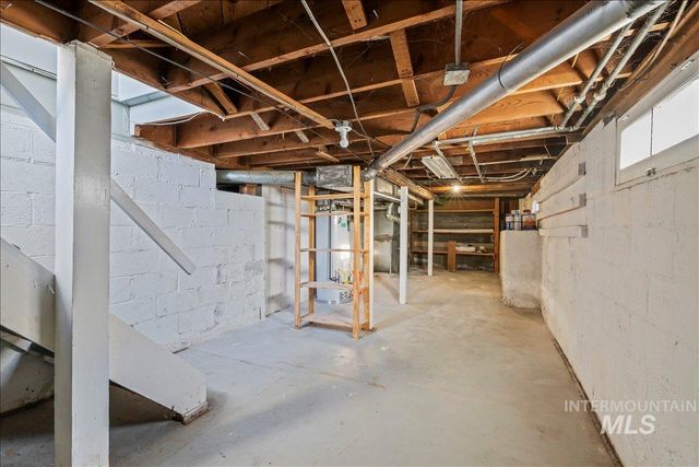 215 S Locust St, Nampa, ID 83686