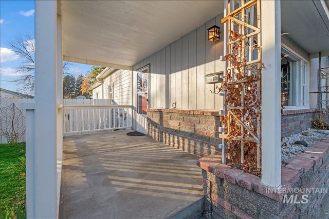 215 S Locust St, Nampa, ID 83686