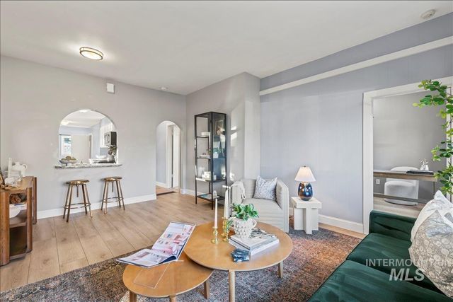 215 S Locust St, Nampa, ID 83686