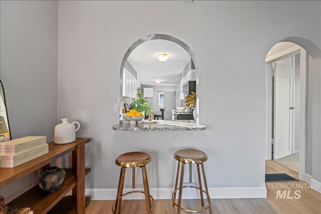 215 S Locust St, Nampa, ID 83686