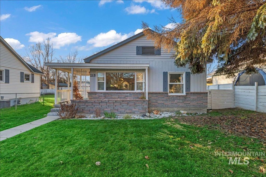 215 S Locust St, Nampa, ID 83686