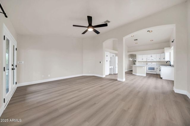 37441 N 19TH Avenue, Phoenix, AZ 85086