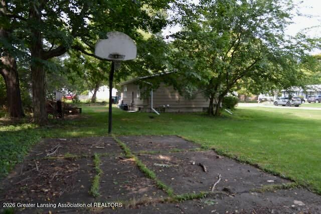 411 Sawyer Road, Lansing, MI 48911