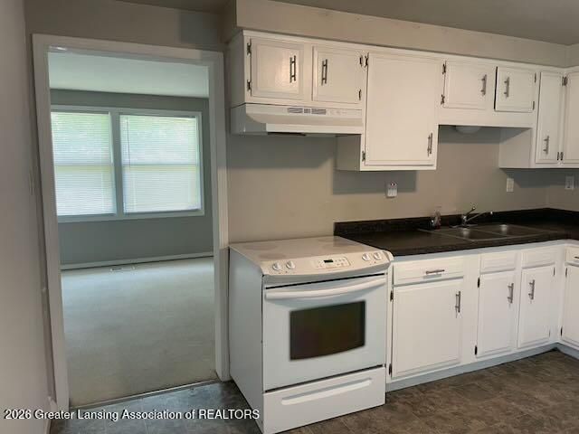 411 Sawyer Road, Lansing, MI 48911