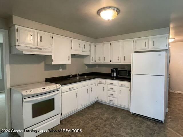 411 Sawyer Road, Lansing, MI 48911