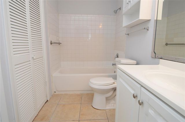 8638 FANCY FINCH DRIVE 101, Tampa, FL 33614