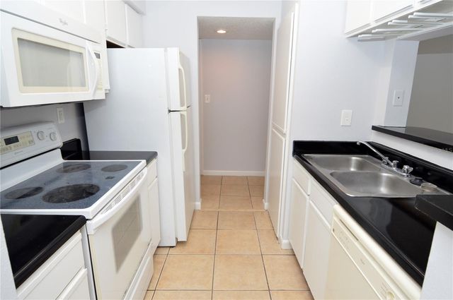 8638 FANCY FINCH DRIVE 101, Tampa, FL 33614
