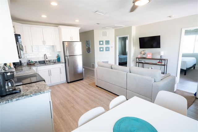 130 177TH TER W, Redington Shores, FL 33708