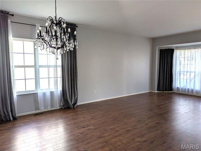 9104 Cedarberry Circle, St Louis, MO 63123