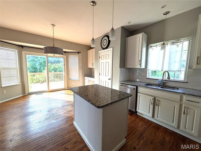 9104 Cedarberry Circle, St Louis, MO 63123