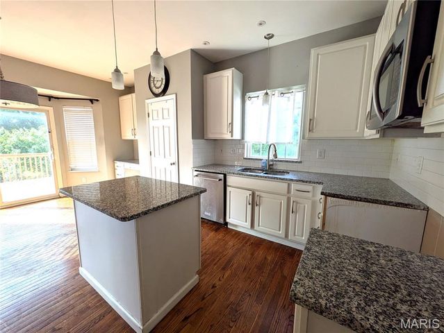 9104 Cedarberry Circle, St Louis, MO 63123