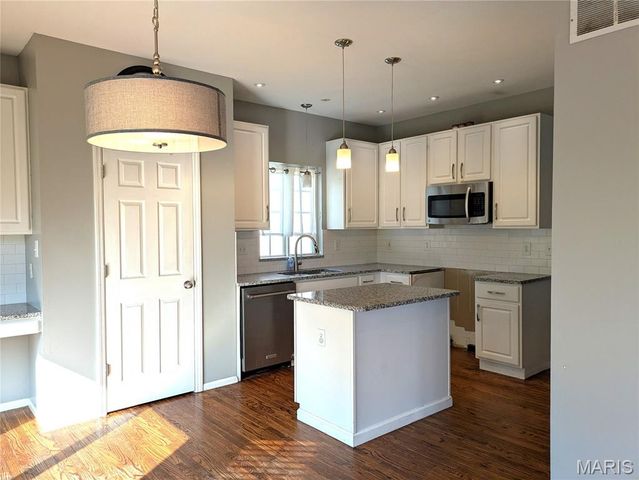 9104 Cedarberry Circle, St Louis, MO 63123