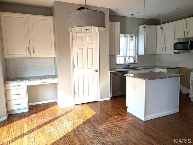 9104 Cedarberry Circle, St Louis, MO 63123