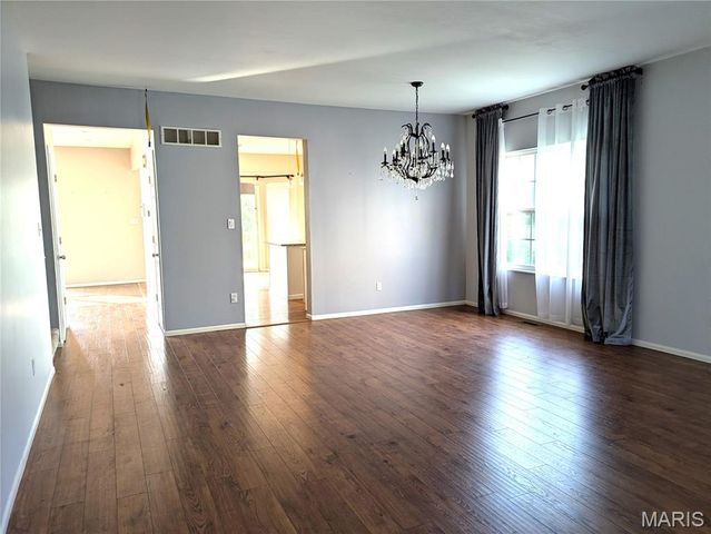 9104 Cedarberry Circle, St Louis, MO 63123