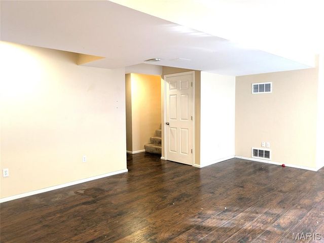 9104 Cedarberry Circle, St Louis, MO 63123