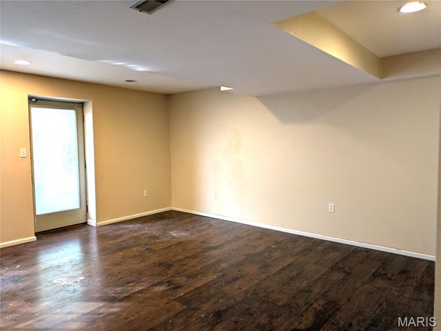 9104 Cedarberry Circle, St Louis, MO 63123