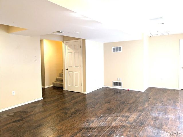 9104 Cedarberry Circle, St Louis, MO 63123