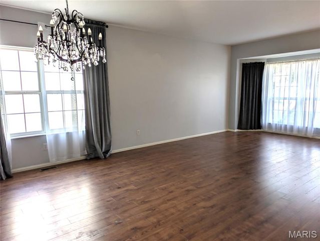 9104 Cedarberry Circle, St Louis, MO 63123
