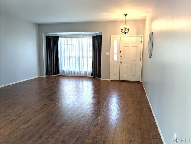 9104 Cedarberry Circle, St Louis, MO 63123