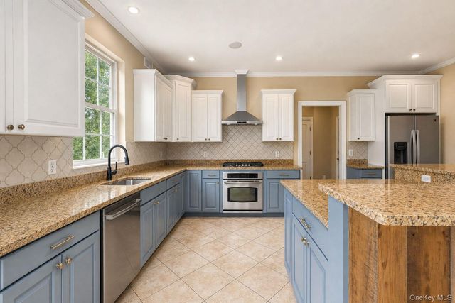 131 Winding Brook Court, New Windsor, NY 12553