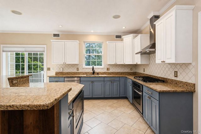 131 Winding Brook Court, New Windsor, NY 12553