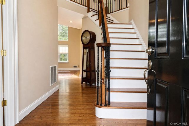 131 Winding Brook Court, New Windsor, NY 12553