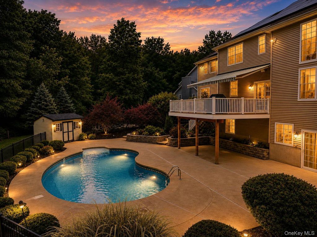 131 Winding Brook Court, New Windsor, NY 12553 — photo 2