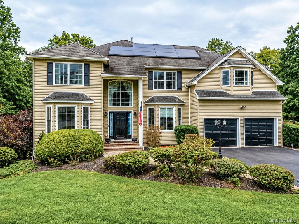 131 Winding Brook Court, New Windsor, NY 12553 — photo 3