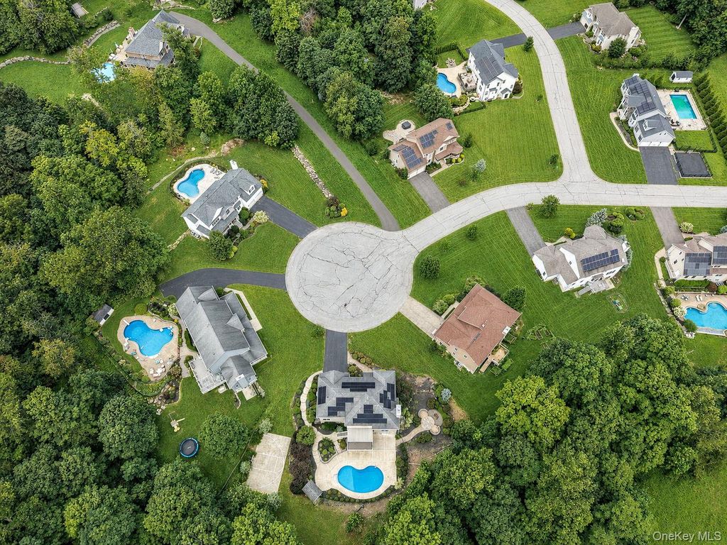 131 Winding Brook Court, New Windsor, NY 12553 — photo 4