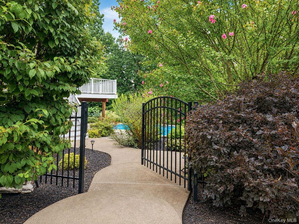 131 Winding Brook Court, New Windsor, NY 12553 — photo 5