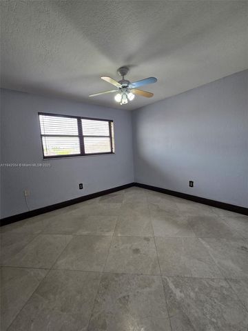 8425 NW 8th St 307, Miami, FL 33126