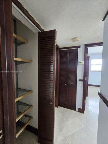 8425 NW 8th St 307, Miami, FL 33126